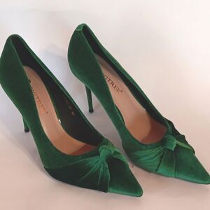 Elegant Green Velvet Heels with Bow by [Brand]